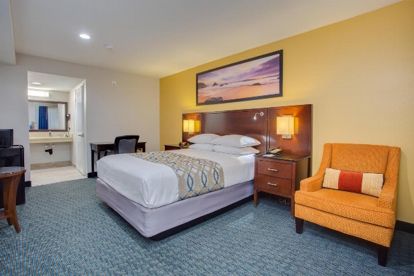 Quality Inn San Diego South - Chula Vista image 1